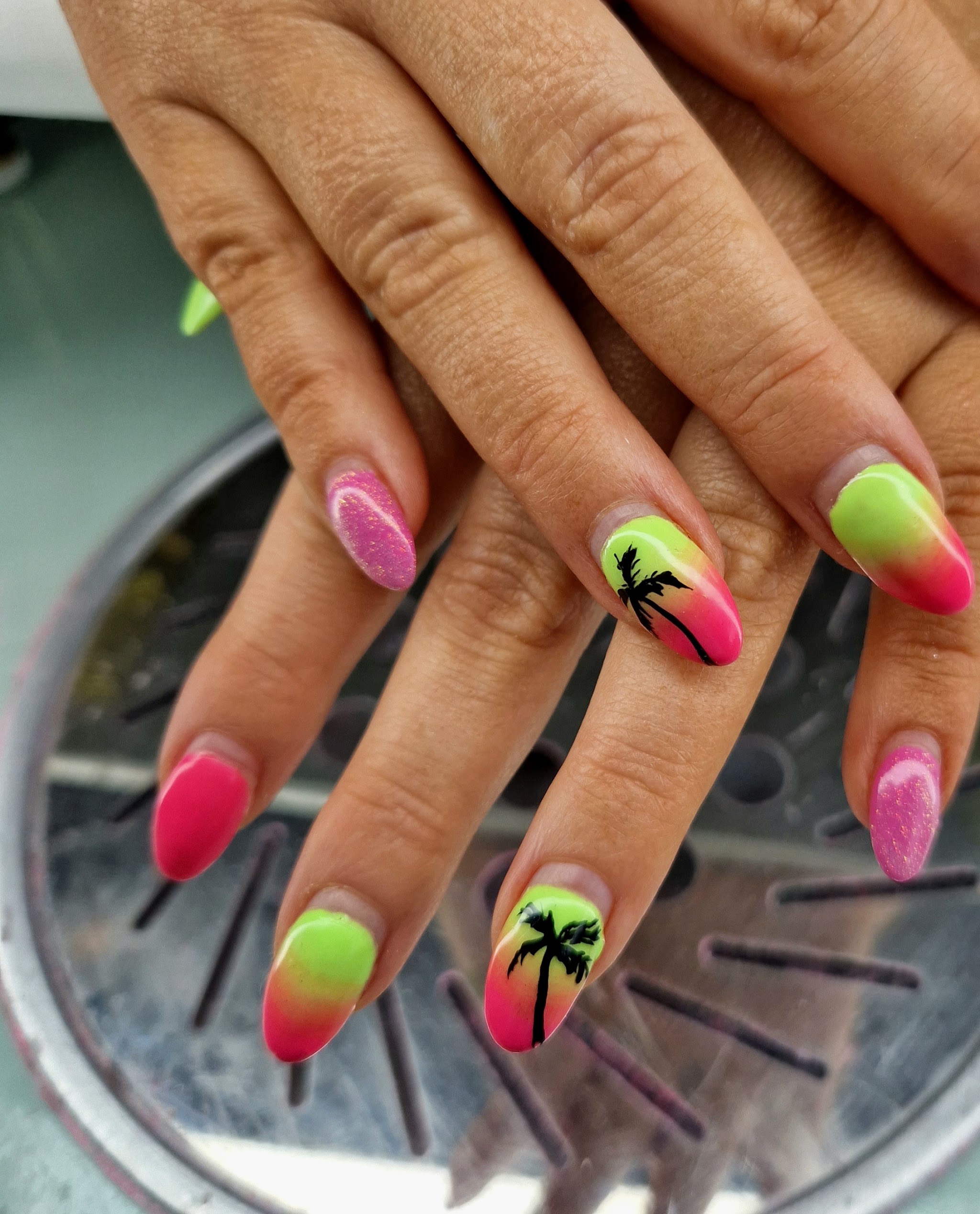 Neon ombre set met palmboom nail art